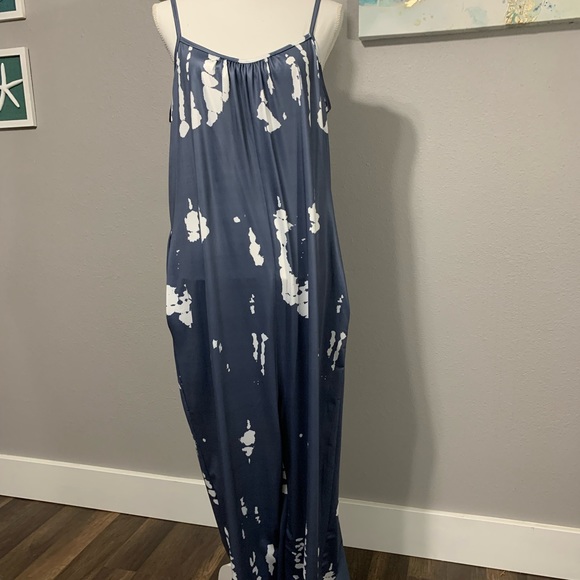 SHEIN BUNDLE - two lightweight jumpsuits! - Picture 10 of 10
